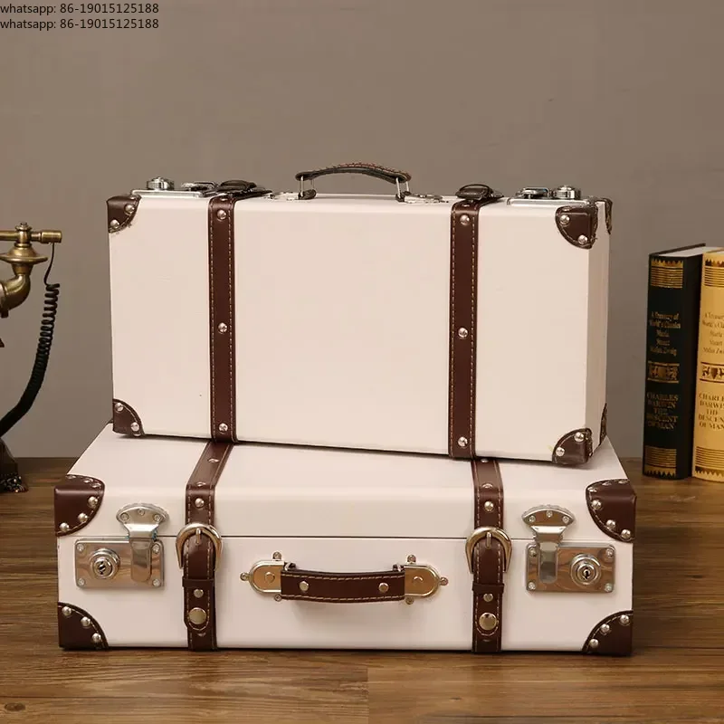 Retro Leather Case Figurines L - Photography Lighting Style ulasan dan harga